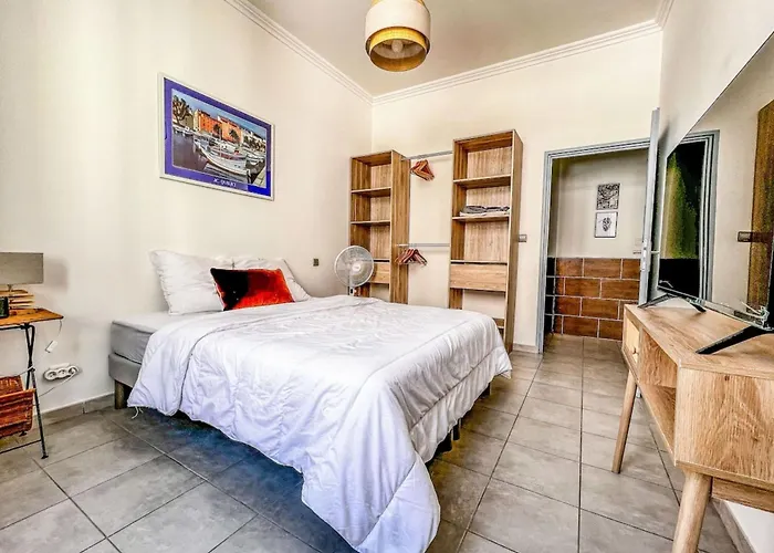 Flavia - Balcony Glimpse Of The Sea Daire *