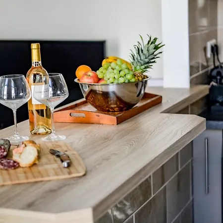Flavia - Balcony Glimpse Of The Sea Apartment *