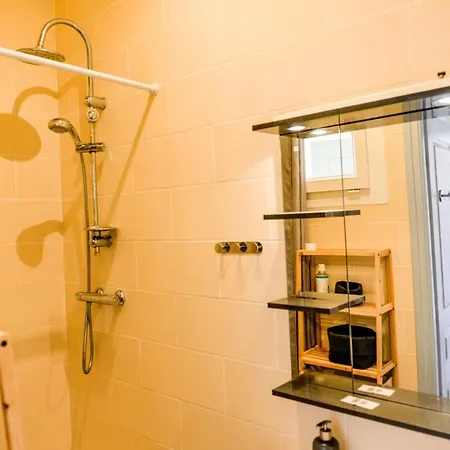 Flavia - Balcony Glimpse Of The Sea Apartment